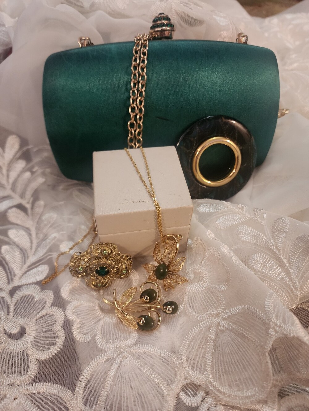 Elegant Emerald SET: Satin Evening Clutch w/ Matching Necklace & 3 Brooches